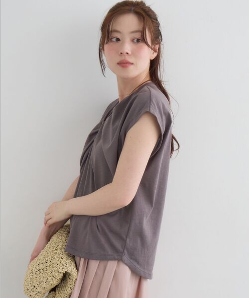 le.coeur blanc(ルクールブラン)の「《WEB限定》フロントツイストTシャツ(Tシャツ/カットソー・レディース・カーキオリーブ/オリーブ/アイボリー/チャコールグレー・38)」の10枚目の写真
