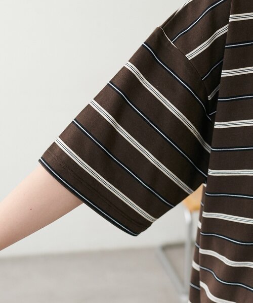 DISCOAT(ディスコート)の「【Enlude/1枚で着映え♪】アソートボーダーポケ付きTシャツ《ユニセックス》(Tシャツ/カットソー・レディース・オフホワイト/ブルー/ブラウン・MEDIUM/LARGE)」の21枚目の写真