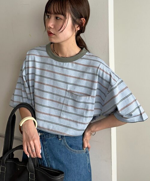 DISCOAT(ディスコート)の「【Enlude/1枚で着映え♪】アソートボーダーポケ付きTシャツ《ユニセックス》(Tシャツ/カットソー・レディース・オフホワイト/ブルー/ブラウン・MEDIUM/LARGE)」の7枚目の写真