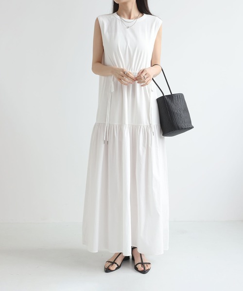 MAISON DE THERESE(メゾン ド テレーズ)の「ノースリーブ ウエスト紐 切り替え ボリュームロングワンピース(ワンピース・レディース・ブラック/ホワイト・FREE)」の1枚目の写真
