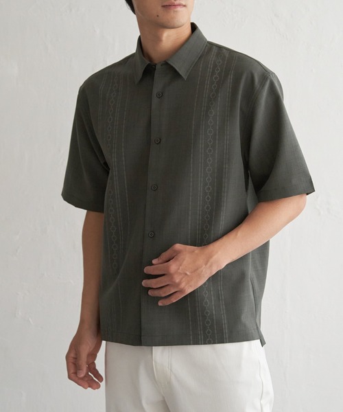 ikka(イッカ)の「【接触冷感】リネンライクエスニックプリントシャツ(シャツ/ブラウス・メンズ・カーキ/ベージュ/ネイビー・XL/L/M/S)」の3枚目の写真