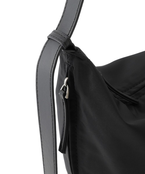 SALON adam et rope'（サロン アダム エ ロペ）の「【WEB限定】マルチWAY撥水ボンサック（ショルダーバッグ・レディース・ブラック・FREE）」の18枚目の写真
