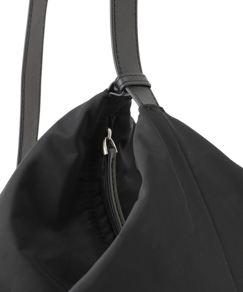 SALON adam et rope'（サロン アダム エ ロペ）の「【WEB限定】マルチWAY撥水ボンサック（ショルダーバッグ・レディース・ブラック・FREE）」の19枚目の写真