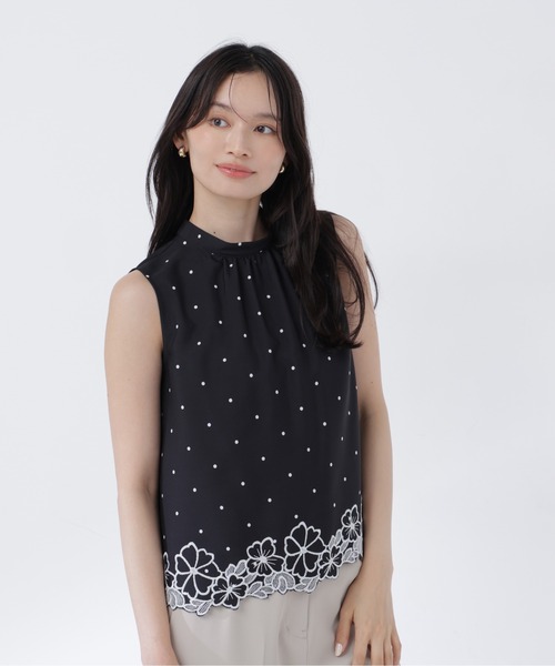 NATURAL BEAUTY BASIC(ナチュラルビューティーベーシック)の「ドットフラワー刺繍ブラウス(シャツ/ブラウス・レディース・ホワイト系その他/ブラック系その他2・SMALL/MEDIUM)」の10枚目の写真