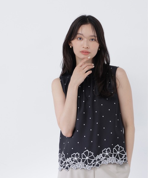 NATURAL BEAUTY BASIC(ナチュラルビューティーベーシック)の「ドットフラワー刺繍ブラウス(シャツ/ブラウス・レディース・ホワイト系その他/ブラック系その他2・SMALL/MEDIUM)」の8枚目の写真