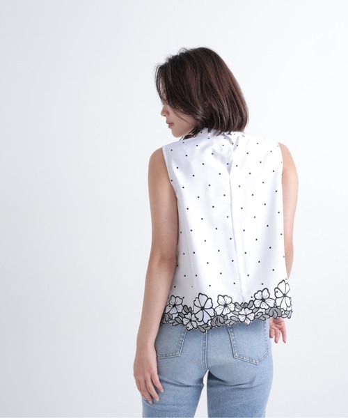 NATURAL BEAUTY BASIC(ナチュラルビューティーベーシック)の「ドットフラワー刺繍ブラウス(シャツ/ブラウス・レディース・ホワイト系その他/ブラック系その他2・SMALL/MEDIUM)」の19枚目の写真