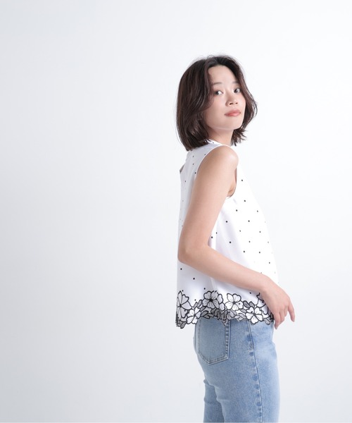 NATURAL BEAUTY BASIC(ナチュラルビューティーベーシック)の「ドットフラワー刺繍ブラウス(シャツ/ブラウス・レディース・ホワイト系その他/ブラック系その他2・SMALL/MEDIUM)」の21枚目の写真
