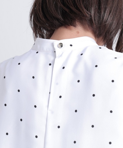 NATURAL BEAUTY BASIC(ナチュラルビューティーベーシック)の「ドットフラワー刺繍ブラウス(シャツ/ブラウス・レディース・ホワイト系その他/ブラック系その他2・SMALL/MEDIUM)」の3枚目の写真