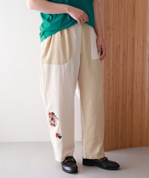 Emago(イマゴ)の「EMAGO かくかく花刺繍パンツ(その他パンツ・レディース・ブラック/アイボリー・FREE)」の2枚目の写真