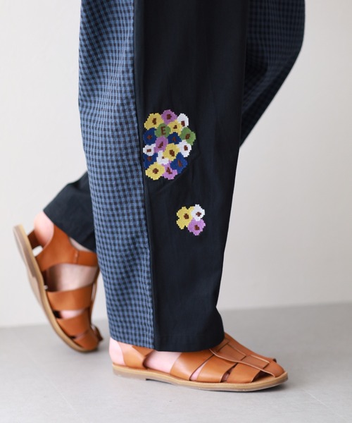 Emago(イマゴ)の「EMAGO かくかく花刺繍パンツ(その他パンツ・レディース・ブラック/アイボリー・FREE)」の12枚目の写真