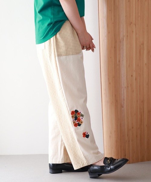 Emago(イマゴ)の「EMAGO かくかく花刺繍パンツ(その他パンツ・レディース・ブラック/アイボリー・FREE)」の5枚目の写真