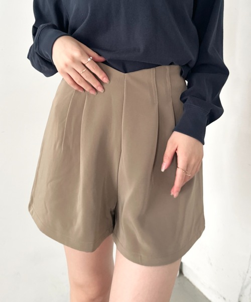 CLEA（クレア）の「シンプルハイウエスト無地ショートパンツ（その他パンツ・レディース・ベージュ/グレー/ブラック/オフホワイト・M/L）」の4枚目の写真