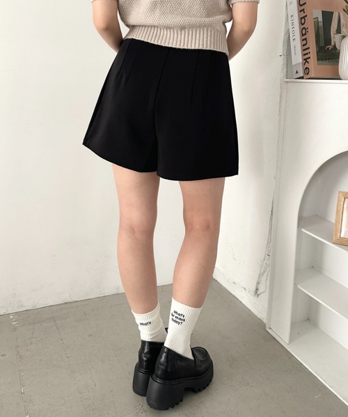 CLEA（クレア）の「シンプルハイウエスト無地ショートパンツ（その他パンツ・レディース・ベージュ/グレー/ブラック/オフホワイト・M/L）」の15枚目の写真