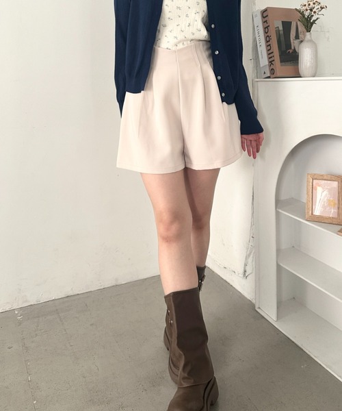 CLEA（クレア）の「シンプルハイウエスト無地ショートパンツ（その他パンツ・レディース・ベージュ/グレー/ブラック/オフホワイト・M/L）」の10枚目の写真