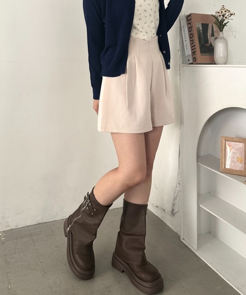 CLEA（クレア）の「シンプルハイウエスト無地ショートパンツ（その他パンツ・レディース・ベージュ/グレー/ブラック/オフホワイト・M/L）」の11枚目の写真
