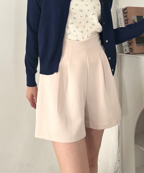 CLEA（クレア）の「シンプルハイウエスト無地ショートパンツ（その他パンツ・レディース・ベージュ/グレー/ブラック/オフホワイト・M/L）」の8枚目の写真