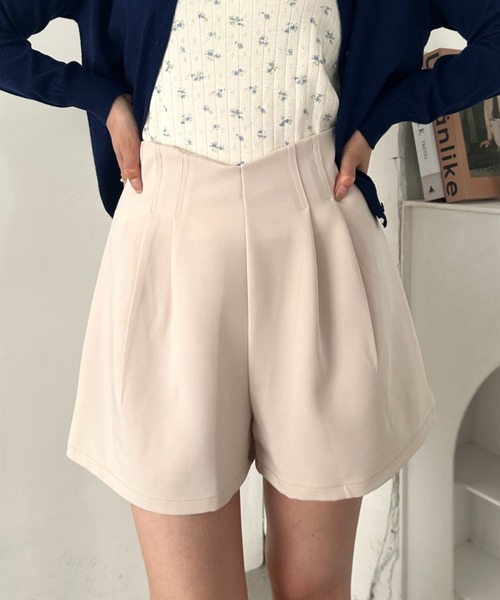 CLEA（クレア）の「シンプルハイウエスト無地ショートパンツ（その他パンツ・レディース・ベージュ/グレー/ブラック/オフホワイト・M/L）」の5枚目の写真