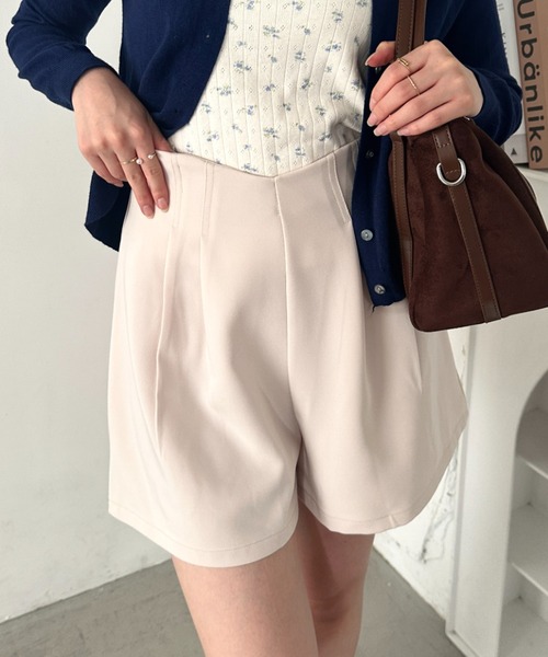 CLEA（クレア）の「シンプルハイウエスト無地ショートパンツ（その他パンツ・レディース・ベージュ/グレー/ブラック/オフホワイト・M/L）」の6枚目の写真