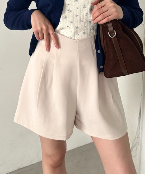 CLEA（クレア）の「シンプルハイウエスト無地ショートパンツ（その他パンツ・レディース・ベージュ/グレー/ブラック/オフホワイト・M/L）」の7枚目の写真
