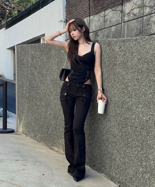 EYEER(イワイイアル)の「Low Rise Zip Pocket Boots-Cut Pants - Black(その他パンツ・レディース・その他・SMALL/MEDIUM)」の4枚目の写真