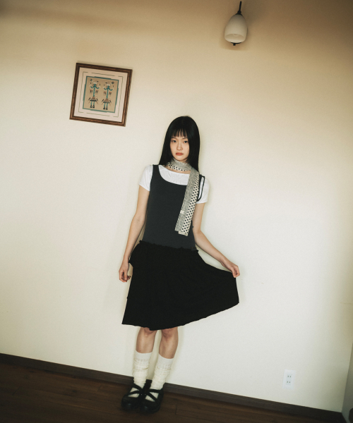 OHESHIO（オヘシオ）の「SHIRRING LAYERED DRESS, CHARCOAL（ワンピース・レディース・その他・FREE）」の4枚目の写真