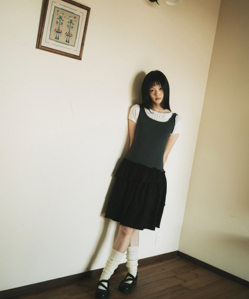 OHESHIO（オヘシオ）の「SHIRRING LAYERED DRESS, CHARCOAL（ワンピース・レディース・その他・FREE）」の5枚目の写真