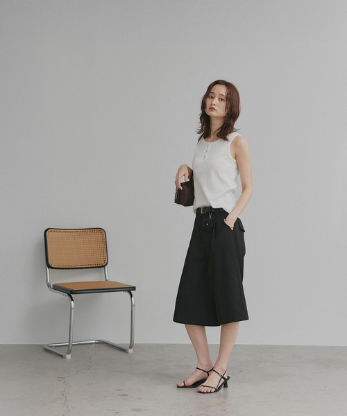 ad thie（アドティエ）の「アソート ヘンリーネック リブ タンクトップ（タンクトップ・レディース・オートミール/ブラック系2/ブラック系1/チャコール/オフホワイト/ブラウン/アイボリー系2/アイボリー系1・MEDIUM/LARGE）」の15枚目の写真