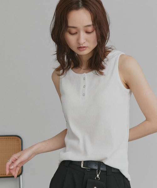 ad thie（アドティエ）の「アソート ヘンリーネック リブ タンクトップ（タンクトップ・レディース・オートミール/ブラック系2/ブラック系1/チャコール/オフホワイト/ブラウン/アイボリー系2/アイボリー系1・MEDIUM/LARGE）」の17枚目の写真