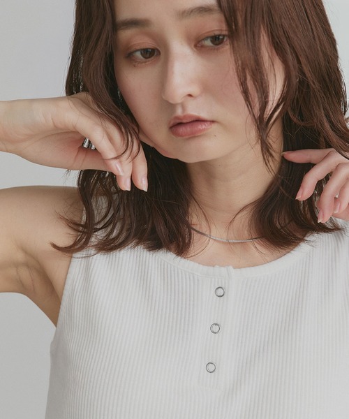 ad thie（アドティエ）の「アソート ヘンリーネック リブ タンクトップ（タンクトップ・レディース・オートミール/ブラック系2/ブラック系1/チャコール/オフホワイト/ブラウン/アイボリー系2/アイボリー系1・MEDIUM/LARGE）」の19枚目の写真