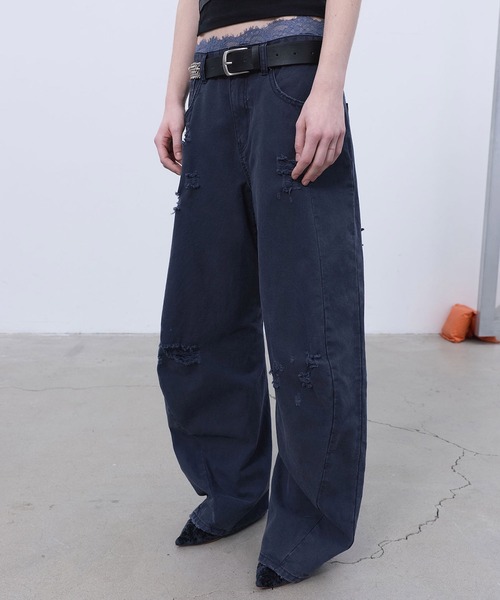 LCDC TM（エルシーディーシーティーエム）の「DISTRESSED CURVED PANTS（その他パンツ・レディース・Navy・S）」の2枚目の写真