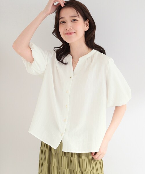SHOO・LA・RUE（シューラルー）の「【S-LL/洗濯機可】バルーンスリーブ　キーネックブラウス（シャツ/ブラウス・レディース・ホワイト/サックスブルー/ネイビー/ライトイエロー系・01/02/03/04）」の5枚目の写真