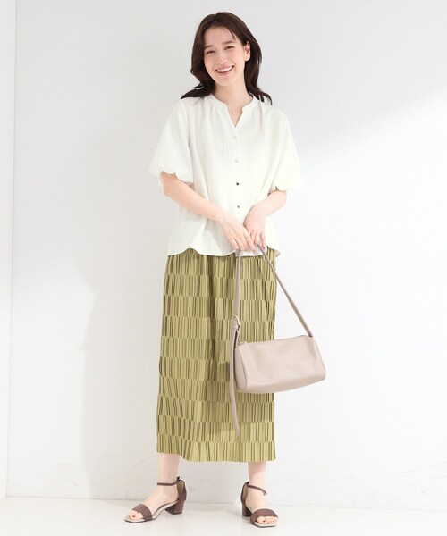 SHOO・LA・RUE（シューラルー）の「【S-LL/洗濯機可】バルーンスリーブ　キーネックブラウス（シャツ/ブラウス・レディース・ホワイト/サックスブルー/ネイビー/ライトイエロー系・01/02/03/04）」の7枚目の写真