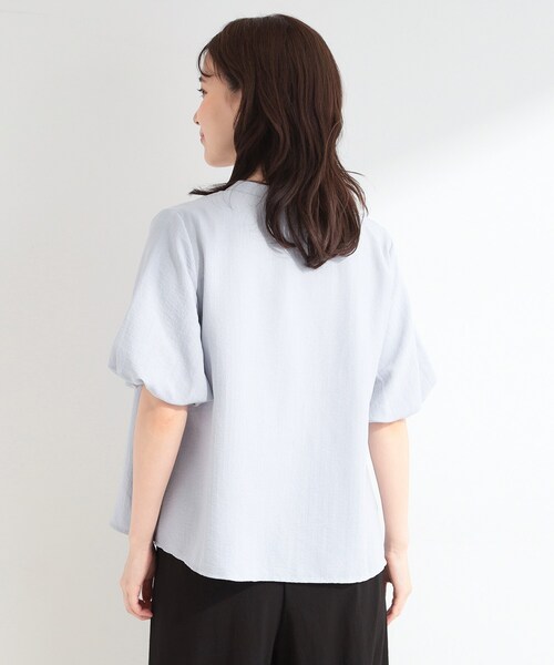 SHOO・LA・RUE（シューラルー）の「【S-LL/洗濯機可】バルーンスリーブ　キーネックブラウス（シャツ/ブラウス・レディース・ホワイト/サックスブルー/ネイビー/ライトイエロー系・01/02/03/04）」の14枚目の写真
