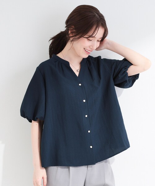 SHOO・LA・RUE（シューラルー）の「【S-LL/洗濯機可】バルーンスリーブ　キーネックブラウス（シャツ/ブラウス・レディース・ホワイト/サックスブルー/ネイビー/ライトイエロー系・01/02/03/04）」の17枚目の写真