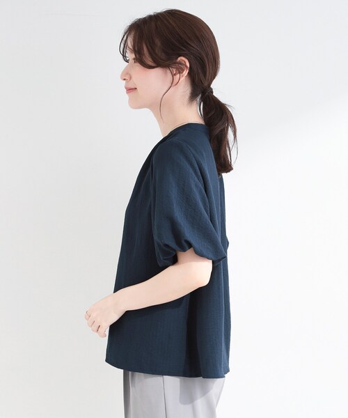SHOO・LA・RUE（シューラルー）の「【S-LL/洗濯機可】バルーンスリーブ　キーネックブラウス（シャツ/ブラウス・レディース・ホワイト/サックスブルー/ネイビー/ライトイエロー系・01/02/03/04）」の18枚目の写真