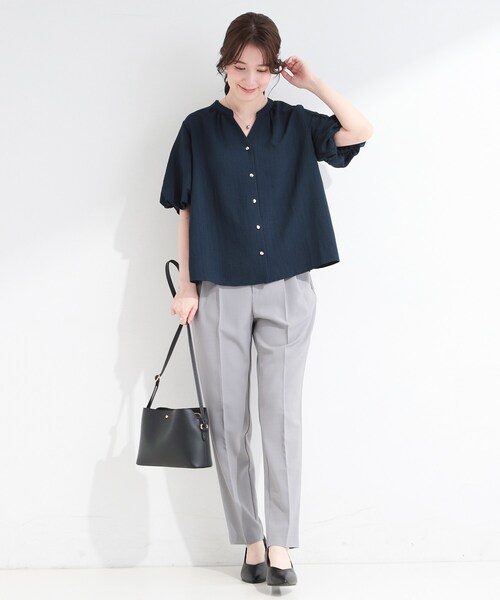 SHOO・LA・RUE（シューラルー）の「【S-LL/洗濯機可】バルーンスリーブ　キーネックブラウス（シャツ/ブラウス・レディース・ホワイト/サックスブルー/ネイビー/ライトイエロー系・01/02/03/04）」の19枚目の写真