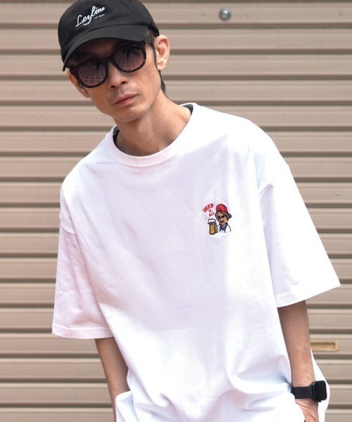 Leyline(レイライン)の「【Leyline】Beer break tee / ビール好きグランマ 刺繍 ビッグシルエットT(Tシャツ/カットソー・メンズ・ブラック/ホワイト・X-LARGE/LARGE/MEDIUM)」の2枚目の写真