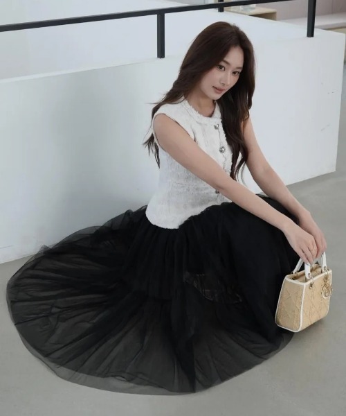 BIRTHDAY BASH(バースデイバッシュ)の「CHIFFON TIERED VOLUME SKIRT(シフォンティアードボリュームスカート)(スカート・レディース・ブラック・MEDIUM/SMALL)」の4枚目の写真