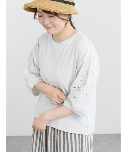 Samansa Mos2(サマンサ モスモス)の「袖カットワークプルオーバー(Tシャツ/カットソー・レディース・グリーン/ブラック/シルバーグレー/オフホワイト・F)」の3枚目の写真