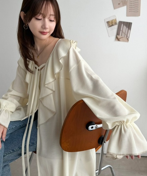 classicalelf(クラシカルエルフ)の「ひと目で恋する、主役級フリル。ワッフルフリルリボンキャンディスリーブカーディガントップス(Tシャツ/カットソー・レディース・ブラック/ブラウン/アイボリー・LARGE/MEDIUM/SMALL/X-LARGE)」の4枚目の写真