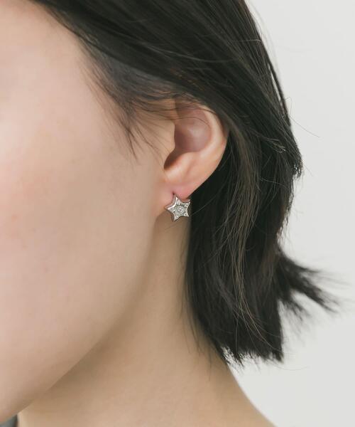 SMELLY(スメリー)の「スタービジューピアス(ピアス(両耳用)・レディース・シルバー系その他・-)」の4枚目の写真