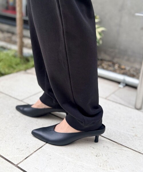 NOLLEY’S(ノーリーズ)の「NOLLEYSレザーミュール(パンプス・レディース・ブラック・37/36)」の2枚目の写真