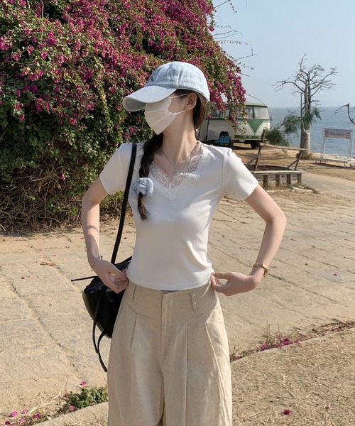 2ly2(トゥーリートゥー)の「レースVネック リブ 半袖カットソー(Tシャツ/カットソー・レディース・ホワイト/グレー/ブルー/ブラック・FREE)」の11枚目の写真