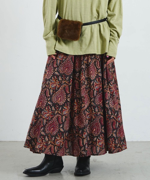 ROSE BUD(ローズバッド)の「mag.by c/ETHNIC PRINT LONG SKIRT(スカート・レディース・ブラック/バーガンディー・ONE SIZE)」の1枚目の写真