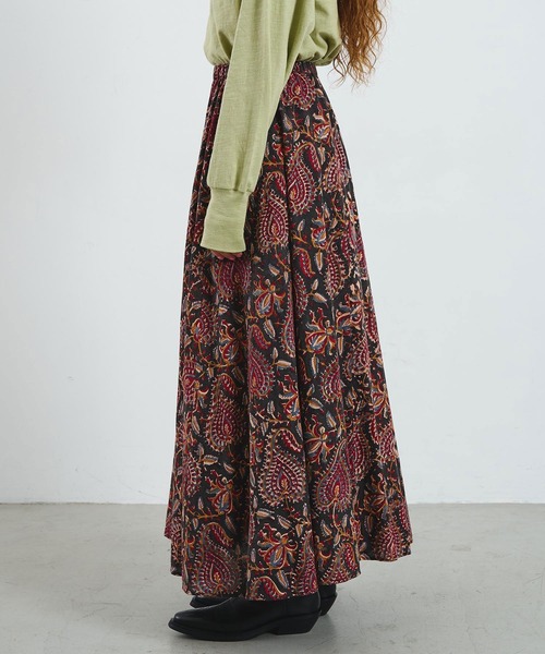ROSE BUD(ローズバッド)の「mag.by c/ETHNIC PRINT LONG SKIRT(スカート・レディース・ブラック/バーガンディー・ONE SIZE)」の3枚目の写真