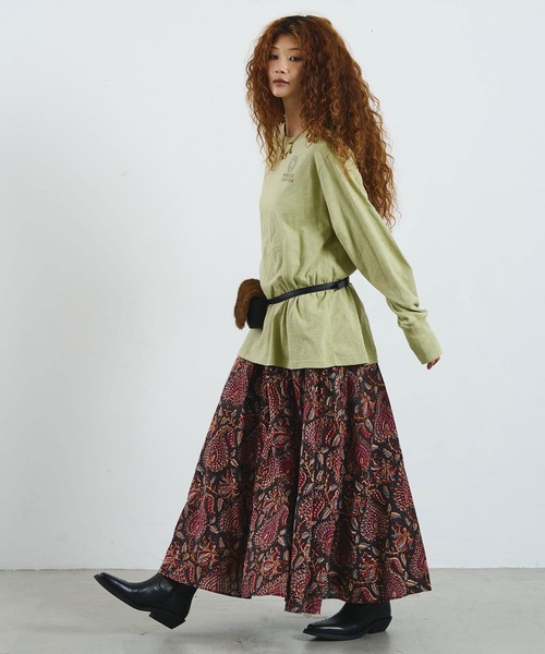 ROSE BUD(ローズバッド)の「mag.by c/ETHNIC PRINT LONG SKIRT(スカート・レディース・ブラック/バーガンディー・ONE SIZE)」の6枚目の写真