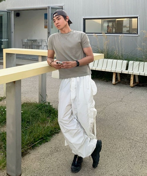 NOWLE(ノウル)の「【NOWLE】ヘビーウェイト コンパクト ボックス クロップド 半袖 Tシャツ / 短丈 ミニマル トップス(Tシャツ/カットソー・メンズ・スモークグレー/ブラック/ホワイト・MEDIUM/X-LARGE/LARGE/SMALL)」の6枚目の写真