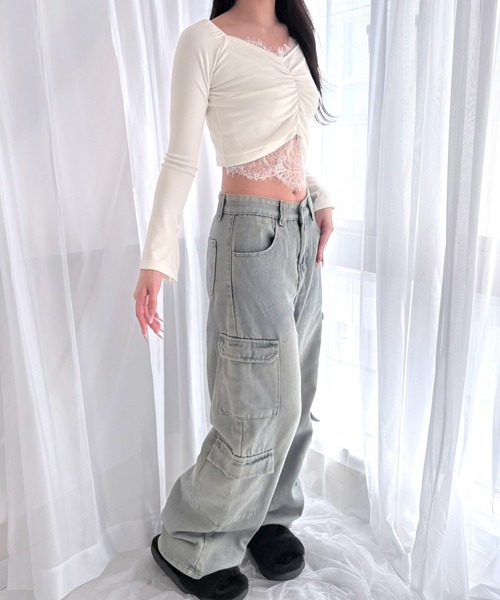 merrylatte(メリーラテ)の「レース Vネック クロップドトップス 長袖 ギャザー ショート丈(Tシャツ/カットソー・レディース・ブラック/ホワイト・FREE)」の13枚目の写真