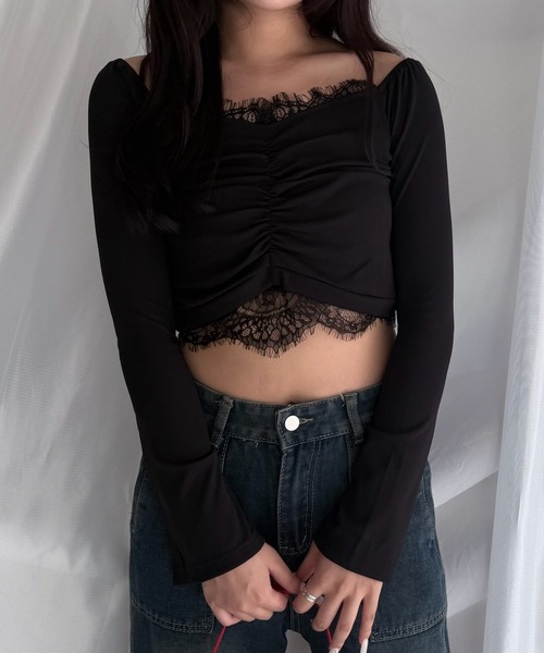 merrylatte(メリーラテ)の「レース Vネック クロップドトップス 長袖 ギャザー ショート丈(Tシャツ/カットソー・レディース・ブラック/ホワイト・FREE)」の16枚目の写真