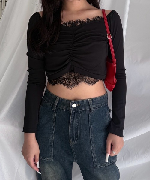 merrylatte(メリーラテ)の「レース Vネック クロップドトップス 長袖 ギャザー ショート丈(Tシャツ/カットソー・レディース・ブラック/ホワイト・FREE)」の9枚目の写真